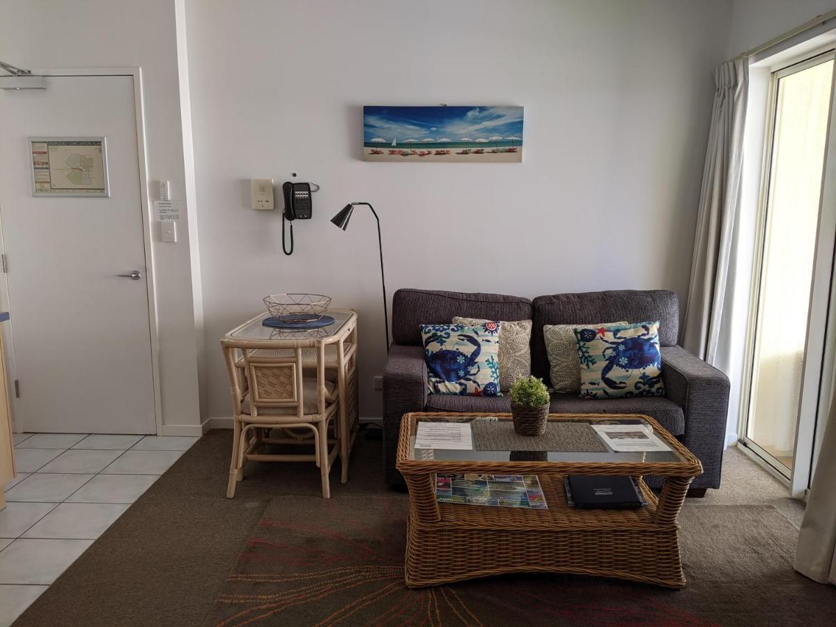 Moorings Beach Resort Καλούντρα Εξωτερικό φωτογραφία