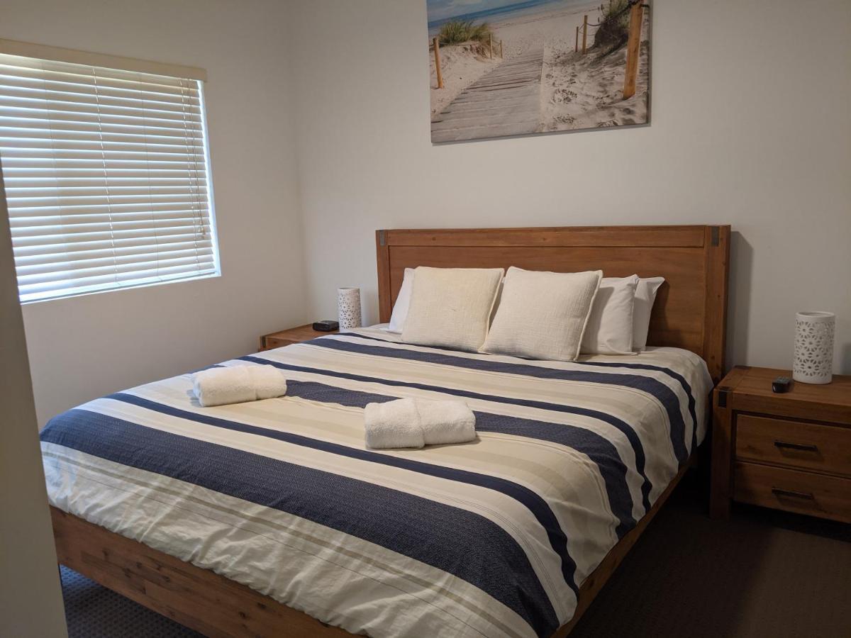 Moorings Beach Resort Καλούντρα Εξωτερικό φωτογραφία