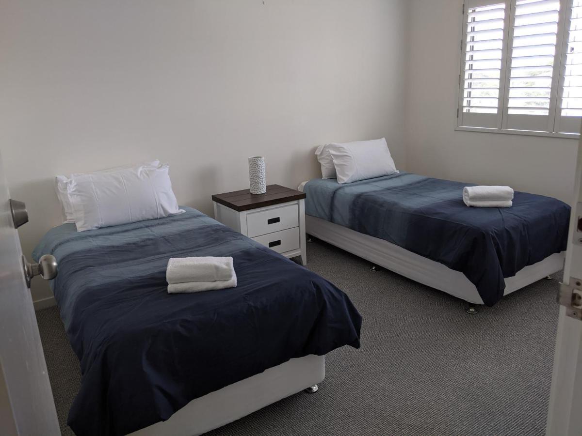 Moorings Beach Resort Καλούντρα Εξωτερικό φωτογραφία