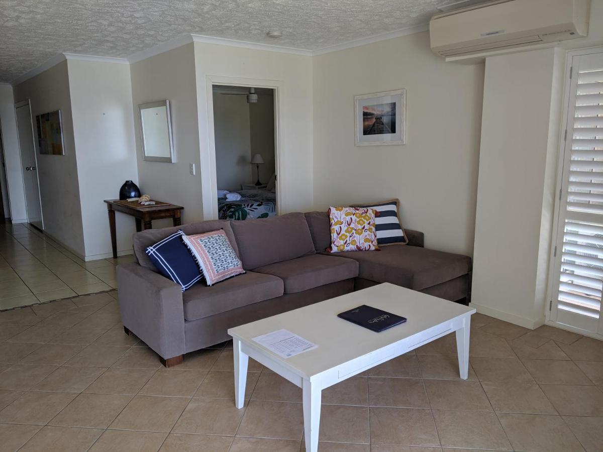 Moorings Beach Resort Καλούντρα Εξωτερικό φωτογραφία
