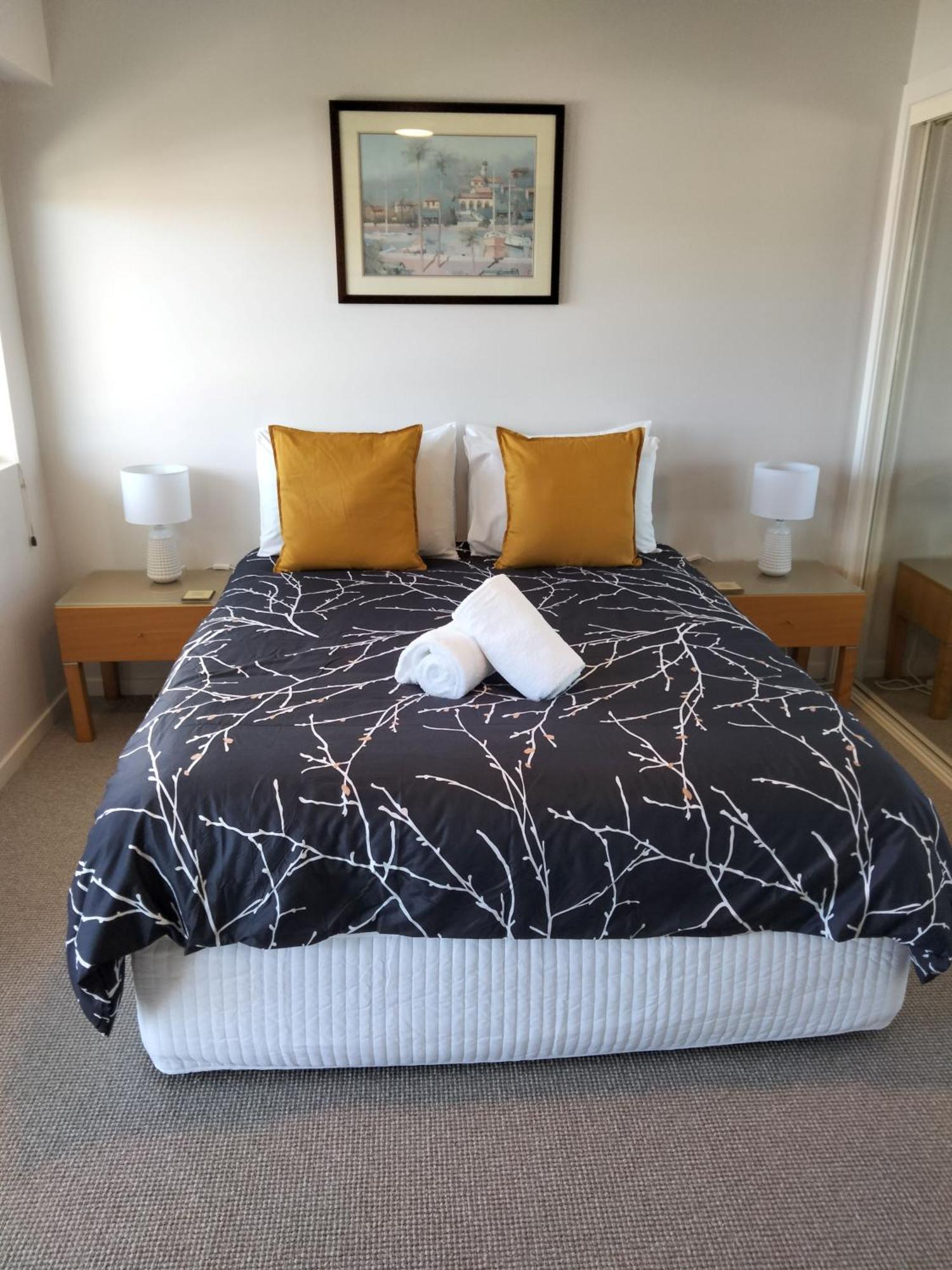 Moorings Beach Resort Καλούντρα Εξωτερικό φωτογραφία