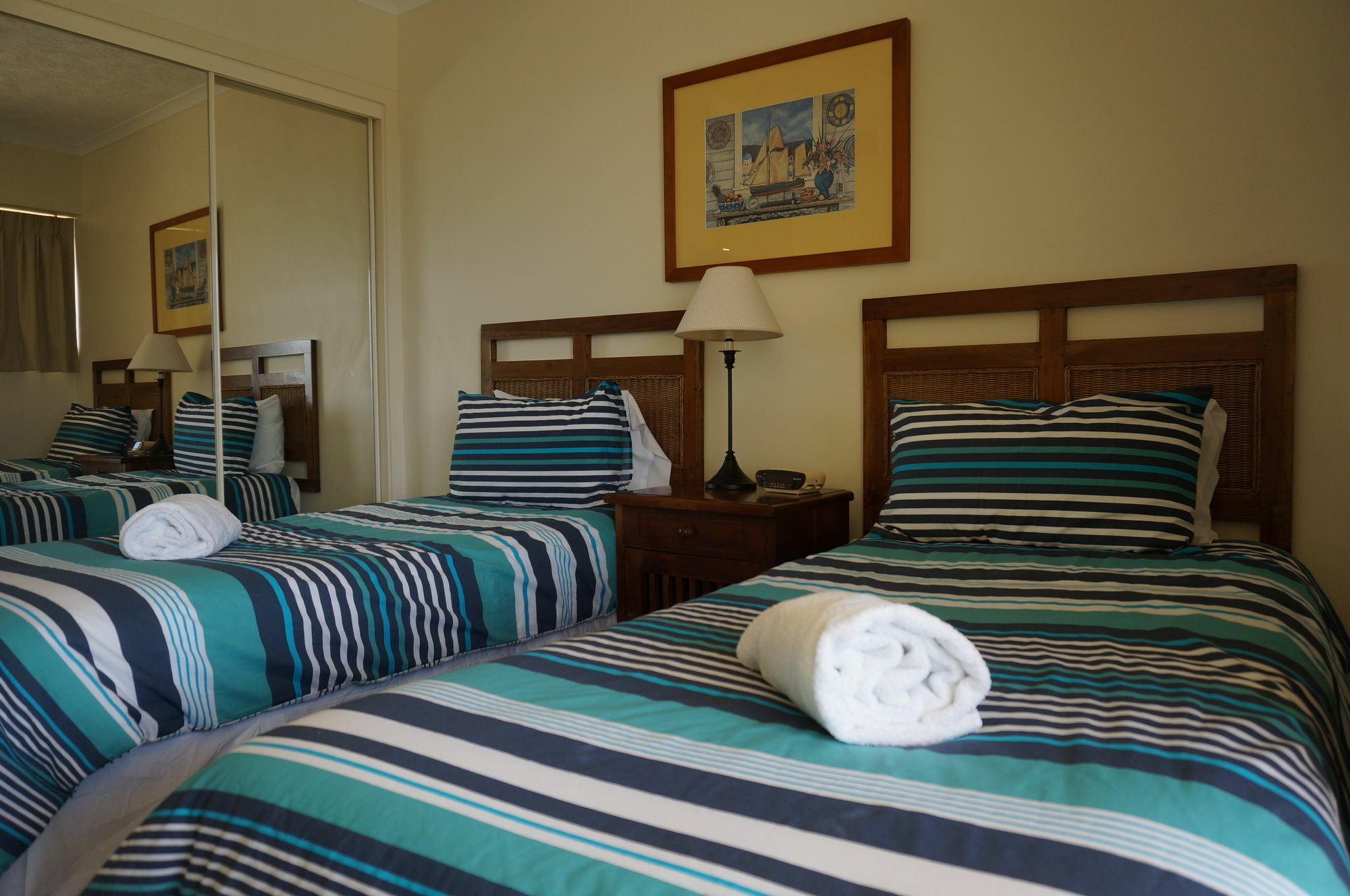 Moorings Beach Resort Καλούντρα Εξωτερικό φωτογραφία